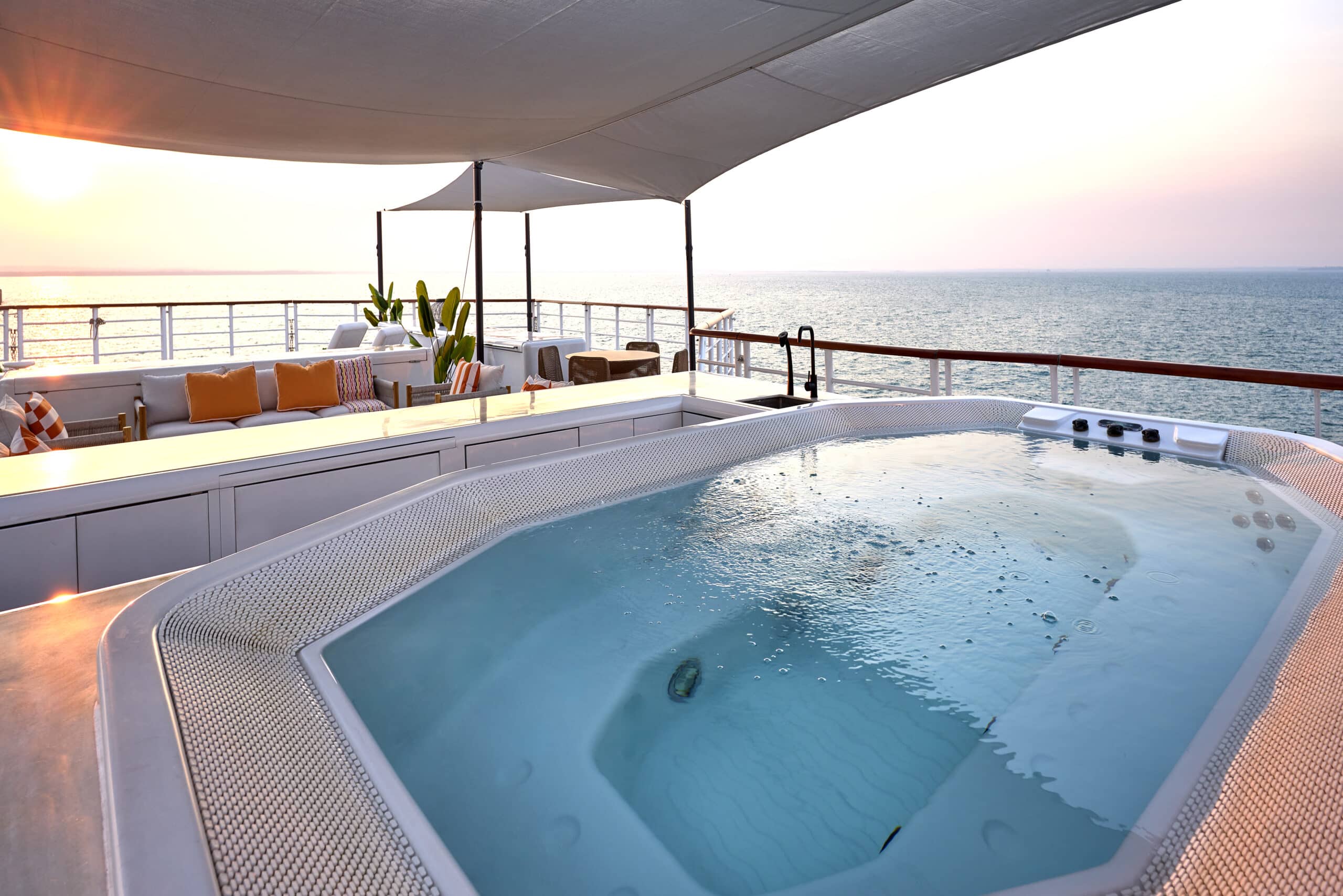 Paspaley Pearl — sundeck jacuzzi